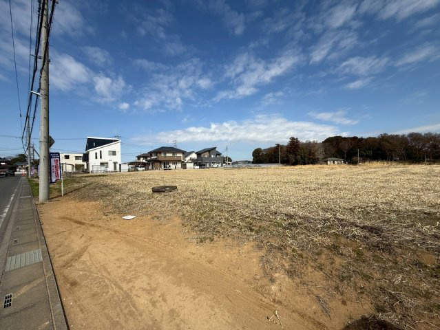 敷地約1228坪・穏やかな住環境です！自然豊かな内牧公園まで徒歩約2分(100ｍ)！資材置場・家庭菜園用地としても検討可！お気軽にお問い合わせください！