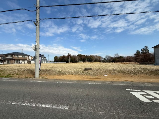 敷地約1228坪・穏やかな住環境です！自然豊かな内牧公園まで徒歩約2分(100ｍ)！資材置場・家庭菜園用地としても検討可！お気軽にお問い合わせください！
