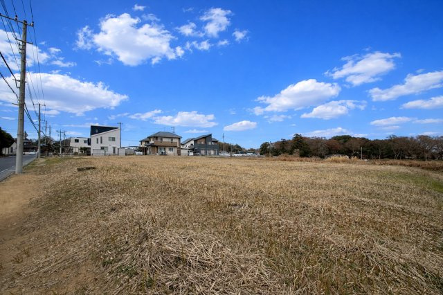 敷地約1228坪・穏やかな住環境です！自然豊かな内牧公園まで徒歩約2分(100ｍ)！資材置場・家庭菜園用地としても検討可！お気軽にお問い合わせください！