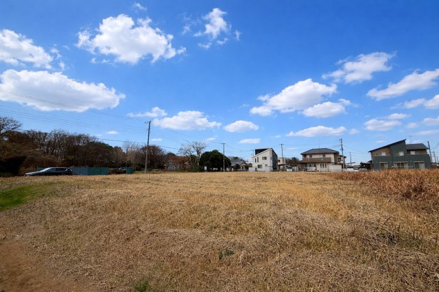敷地約1228坪・穏やかな住環境です！自然豊かな内牧公園まで徒歩約2分(100ｍ)！資材置場・家庭菜園用地としても検討可！お気軽にお問い合わせください！