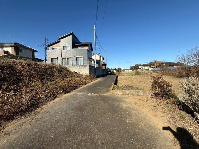 敷地約1228坪・穏やかな住環境です！自然豊かな内牧公園まで徒歩約2分(100ｍ)！資材置場・家庭菜園用地としても検討可！お気軽にお問い合わせください！