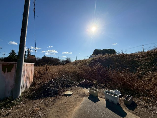 敷地約1228坪・穏やかな住環境です！自然豊かな内牧公園まで徒歩約2分(100ｍ)！資材置場・家庭菜園用地としても検討可！お気軽にお問い合わせください！