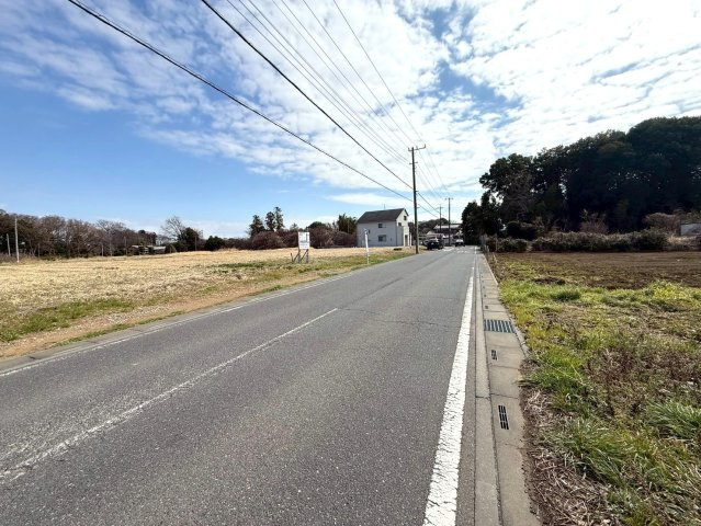 敷地約1228坪・穏やかな住環境です！自然豊かな内牧公園まで徒歩約2分(100ｍ)！資材置場・家庭菜園用地としても検討可！お気軽にお問い合わせください！