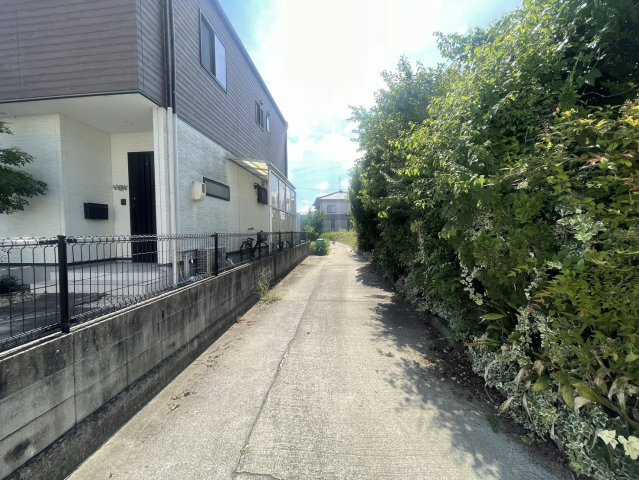 国道486号線へのアクセスがスムーズで、お車での通勤や週末のお出かけにも大変便利なロケーションです。日々の移動ストレスを軽減してくれる、交通利便性に優れた住み心地の良い街並みとなっております。