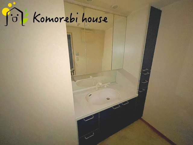 独立洗面台、朝の身支度には欠かせません