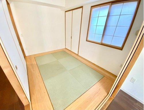 約5.0帖です。ちょっとした和があると落ち着きますね。