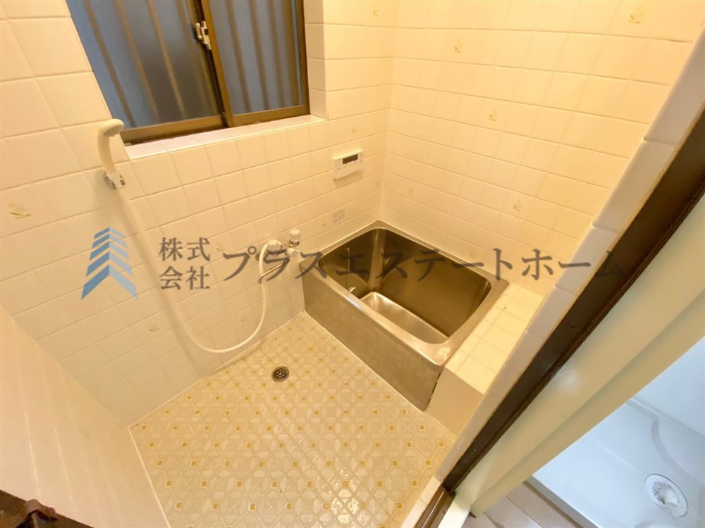 オートバス♪窓付きの浴室は採光、換気、開放感の向上などの多くのメリットがあります♪