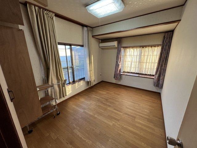 2面採光の明るいお部屋です