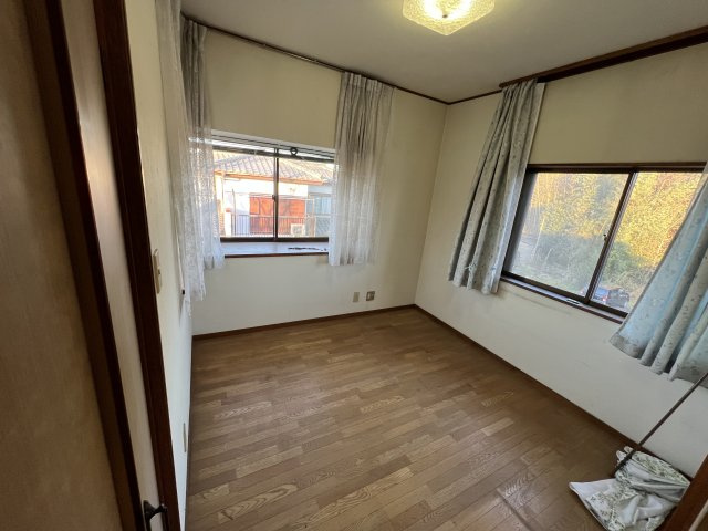 2面採光のお部屋です