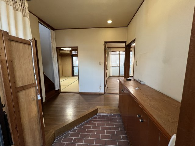 大きな下駄箱があります