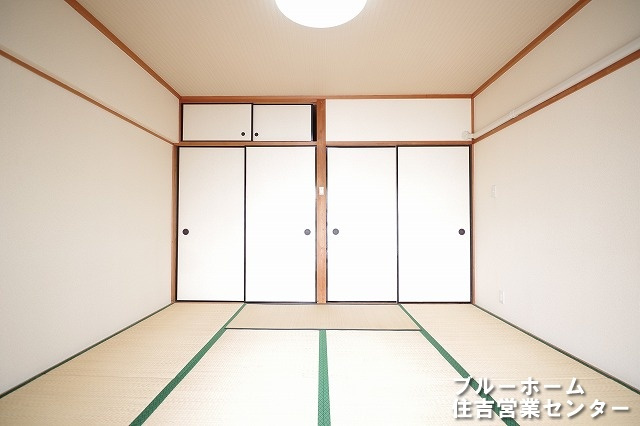 南東向きに面している8帖の和室です！