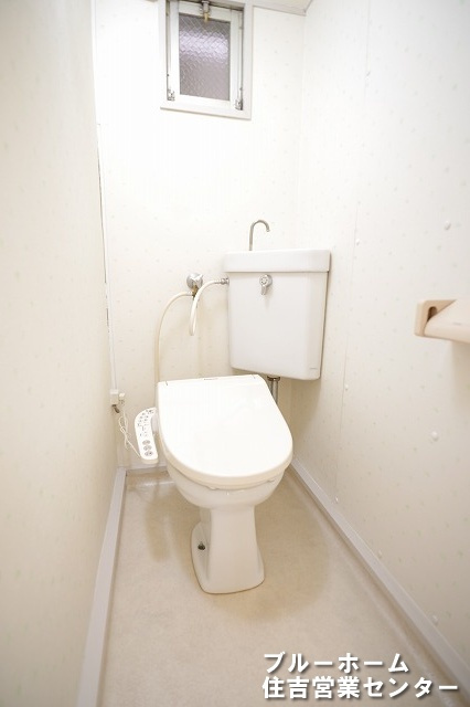 温水洗浄付き便座のトイレです！
