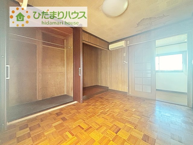机にベットを置けば子供部屋の完成です！