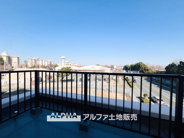 【眺望】さんさんと降り注ぐ太陽光。手を伸ばせば吸い込まれそうなクリアブルー。過ごせば過ごすほど、環境の良さが分かるここ、西東京市新町。家族に必要な要素がぎゅっと詰まった素晴らしいお住まいです。