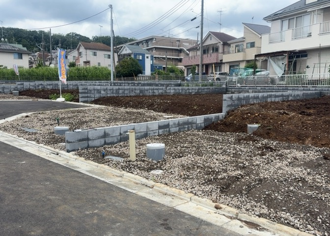 物件の詳細については、現地を見てわかること以外に、役所や法務局などで調べないとわからないことがあります。そのため、現地に行く場合は、もしこの物件を買ったらどのような生活ができるかをイメージしましょう。