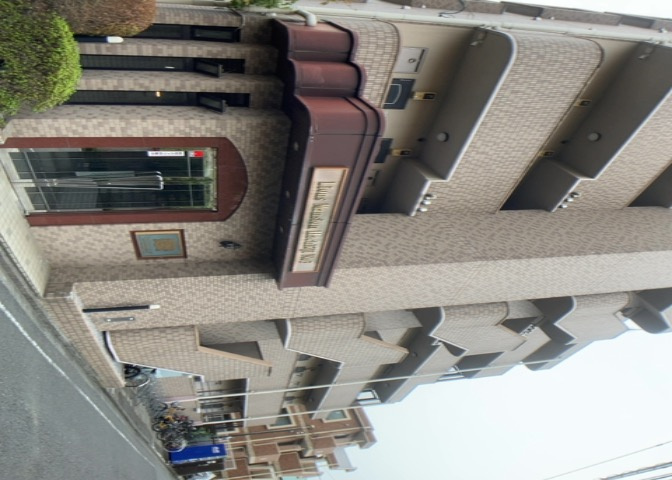 眺望を気にして物件を探す場合、前面に建物が建っていないか現地で確認しましょう！前面に建物があると景色はもちろん、日当たりや風通しにも影響が出てきます。住んだ時のことを想像しながら現地見学をしましょう。