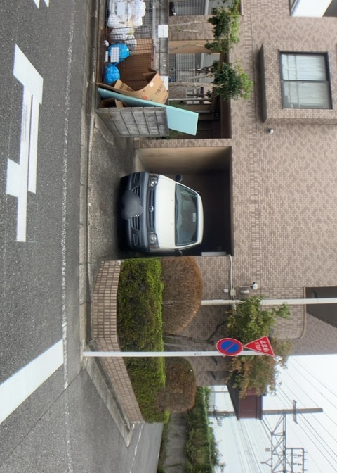 駐車場と明記されていても、最小スペースでつくられた駐車場だと大型車は駐車できなかったり、出入りしにくくなったりする可能性があります。お車のサイズと購入したい物件の駐車場のサイズを現地で確認しましょう。