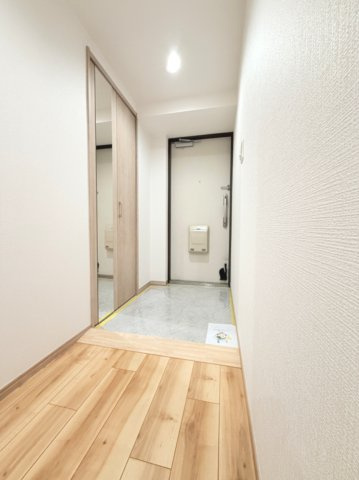 【玄関】　優しい雰囲気の玄関、家族の帰りを暖かく迎えてくれます♪
