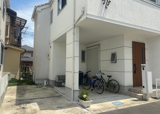 省エネ給湯器とは従来型の給湯器より熱効率が高く、少ない燃料でたくさんのお湯を沸かすことが出来る高効率な給湯器のことを指します。また、省エネ給湯器には種類があり、利便性や効果なども様々です。
