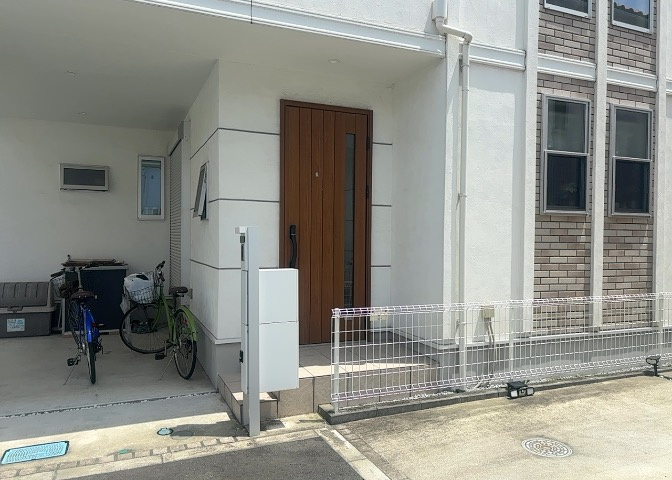 玄関は家の顔と言っても過言ではありません。現地を見学する際は玄関の広さや全体のバランスなどを見てみるといいでしょう。一般的なアプローチのしやすさだけではなく、お年寄りにも優しい設計のものだと安心です。
