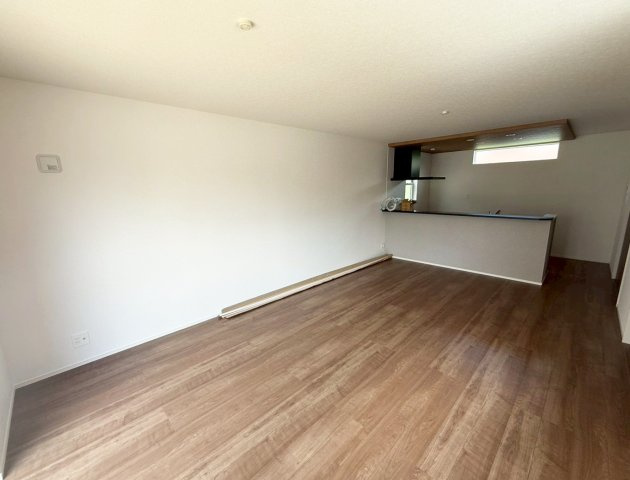 ご家族が集まるリビングダイニングは陽光あふれるあたたかなお部屋