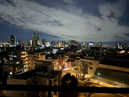 まるで宝石箱のような夜景を独り占め！毎日の暮らしをワンランクアップさせる特等席です。