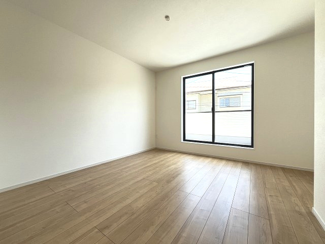 現地写真。2階主寝室です。