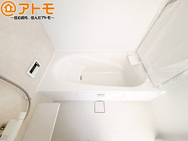 ボタンひとつで湯張りのできるオートバスは、追い炊きも給湯温度の変更も楽々♪