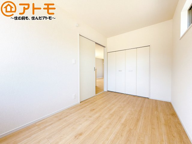 壁と床がシンプルな色合いだからこそ自分だけの空間を作れます♪お部屋作りのイメージは順調でしょうか♪