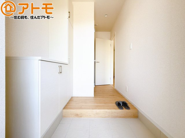 玄関は収納付きで使い勝手良好♪見た目もすっきり♪