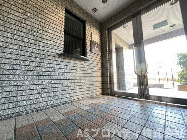 【ダイナース千代田橋のエントランス】