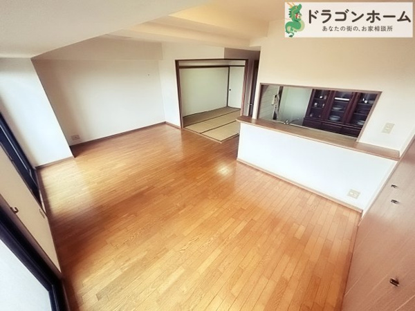 【ダイナース千代田橋の居間】