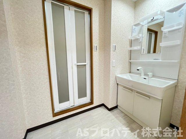 【ダイナース千代田橋の独立洗面台】