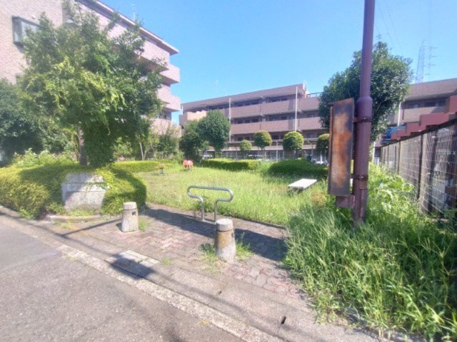 隣接公園