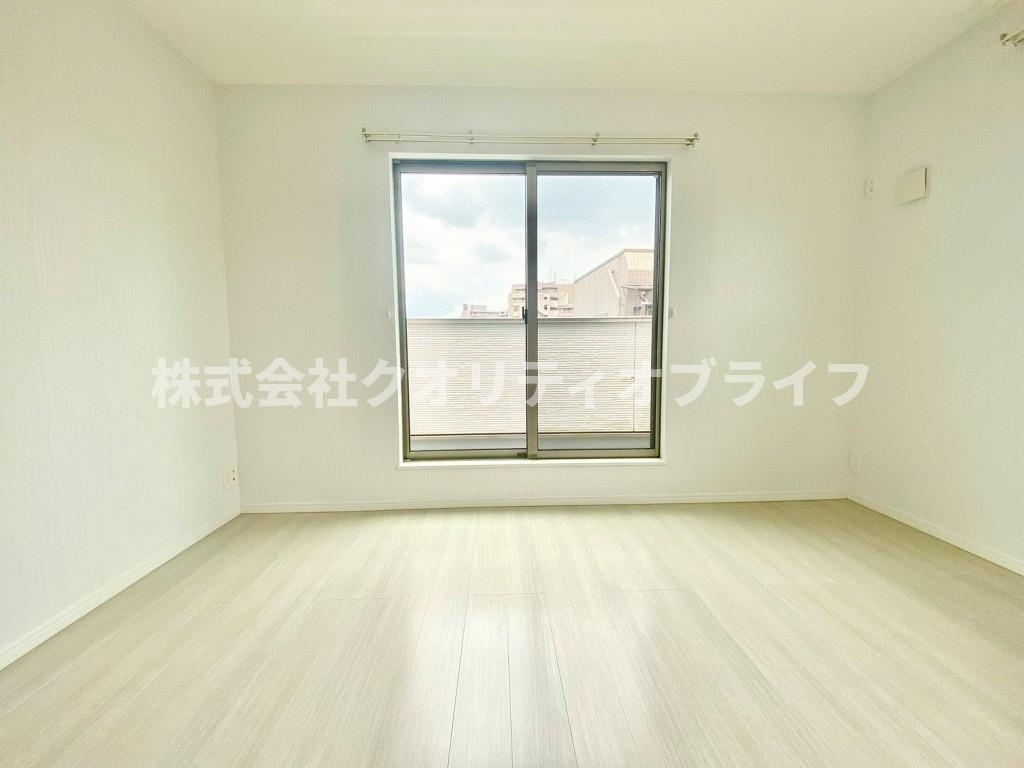 洋室7.28帖にバルコニーございます