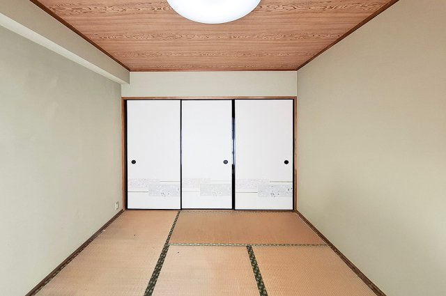 和室（照明器具撤去予定）