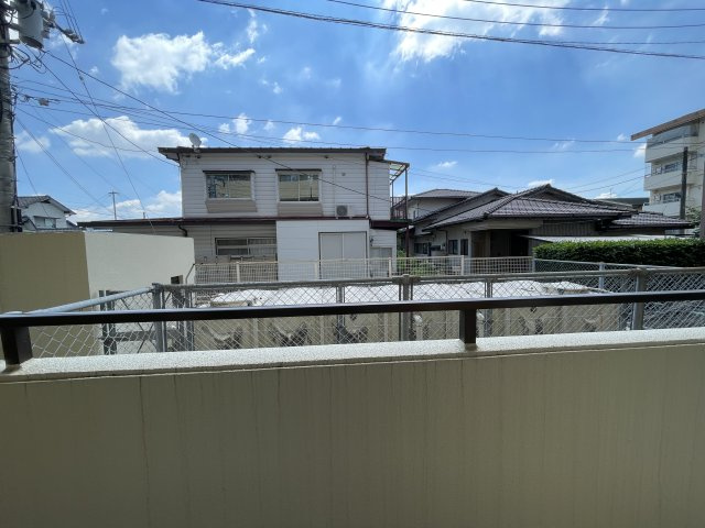 東側バルコニーからの眺望となります。