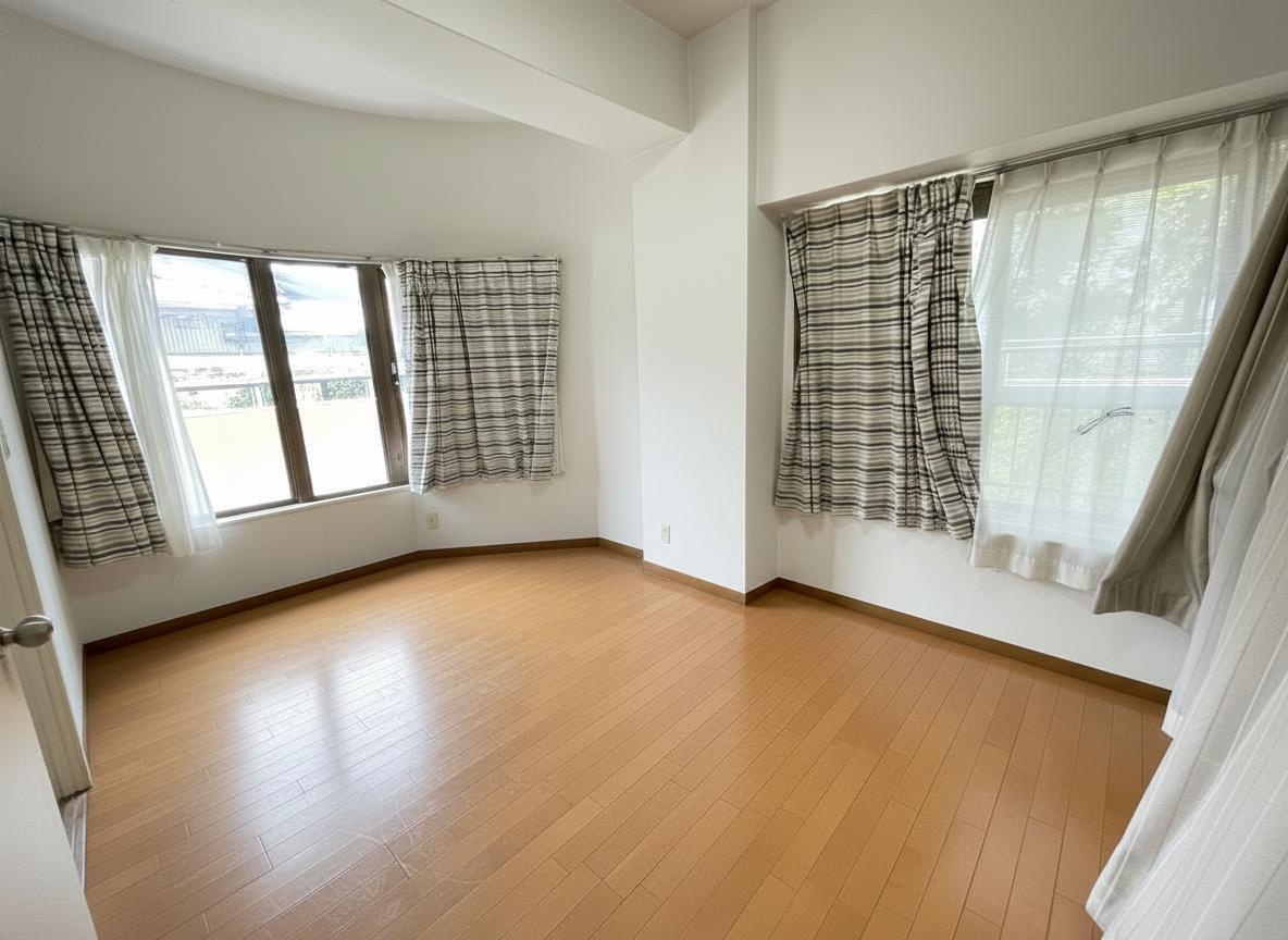 洋室約8.9帖は、二面採光で、明るいお部屋となっています。※CG家具消済