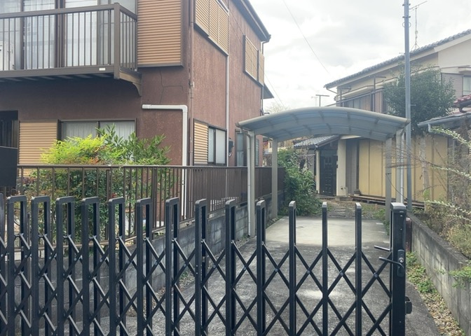 土地を買う際、住む地域の自治体や福祉の補助制度にも注目してみましょう。子供や老人の医療補助やゴミ出しのルールなど、自治体によってルールに大きな違いがあるため、暮らしやすい土地で判断するとよいでしょう。