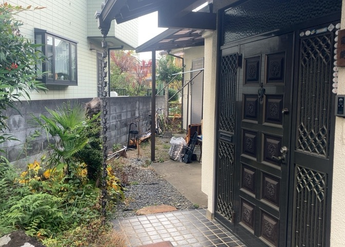 隣家の土地はどうなっているのか、生活利便施設が近くにあるのか、学校まで近いかなど、お客様のライフスタイルにあわせたイメージが重要です。また、近くにあると困る施設が近くにないかも確認するといいでしょう。