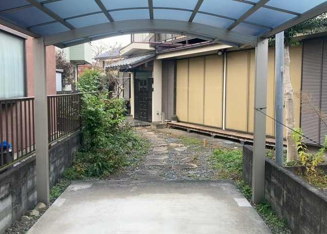 家を建てる前提で土地を探している場合、地盤の丈夫さは譲れない条件の一つです。地盤が脆弱だと追加工事が必要となります。また、過去に地盤沈下や液状化現象を起こした土地は、できるだけ避けた方がいいでしょう。