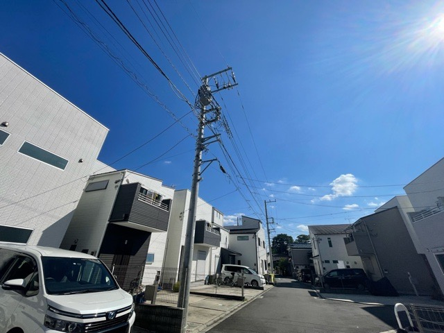土地の地勢が高台の場合、景色を綺麗にみることができ、景色にこだわってお家探ししている方におすすめです！また平坦地よりも風通しがいいというメリットがあります。デメリットもあるので是非現地でご確認下さい。