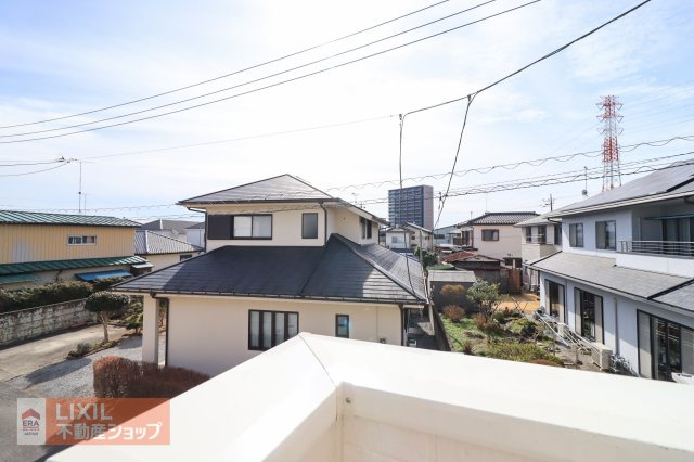 現地完成写真。バルコニーからの景色。十分な間隔が確保されております。
