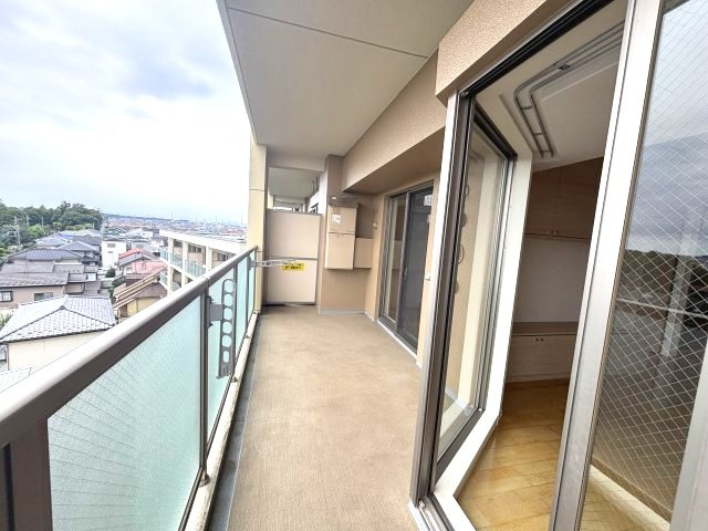 広いバルコニーで穏やかな時間をお過ごしください！