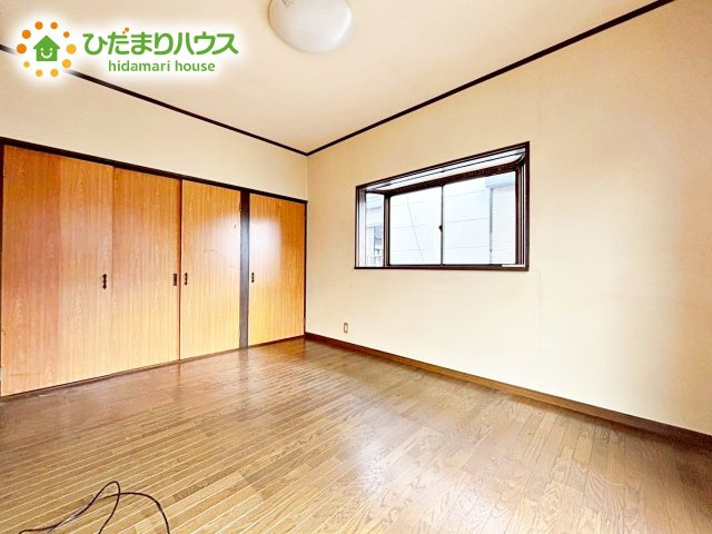 お掃除しやすく、清潔感を保てるのでダニも発生しにくいフローリング♪