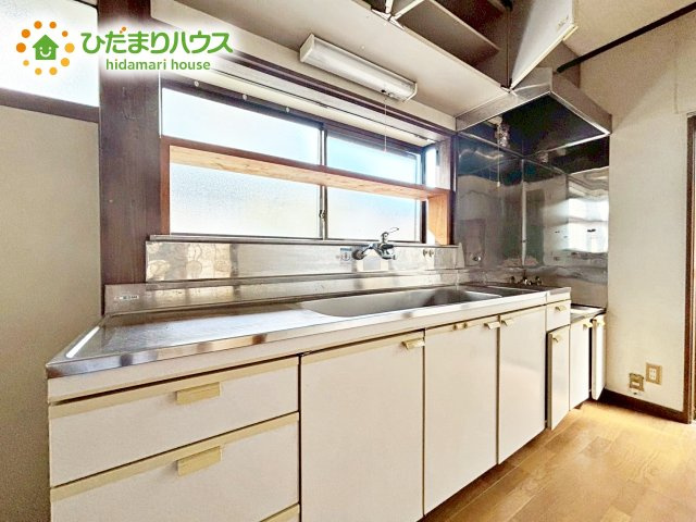 広々とした作業スペースなので休日はお子様と一緒に並んでご飯を作るのも楽しそうですね♪