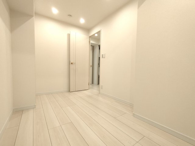 ・洋室約4.2帖　　お子様の勉強部屋に、書斎に、など使い方を想像しながらぜひご覧ください。