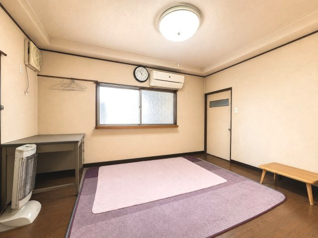 生活空間として使いやすい明るい洋室　※一部AI加工により家具を削除しています