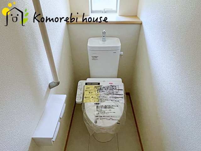 落ち着いた色調のトイレです