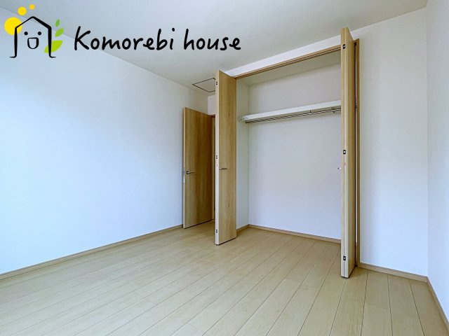 落ち着いて過ごせるお部屋なので、寝室にいかがでしょうか